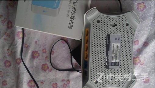 我买的是TP-LINK TL-R406 SOHO宽带路由器使